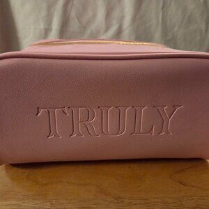 TRULY SIGNATURE VANITY CASE